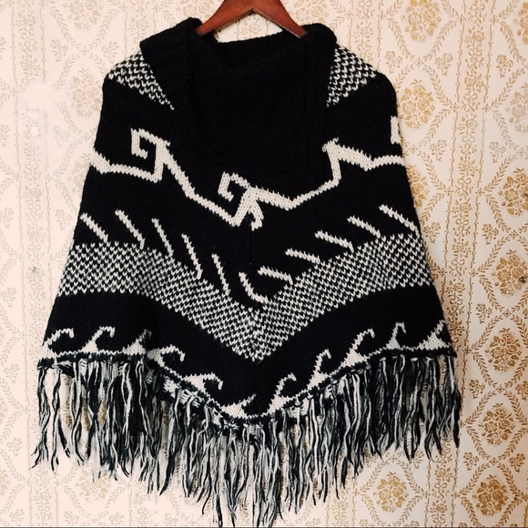 Knit Winter Poncho Shawl 🖤 - Picture 2 of 7